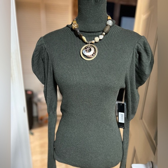 💕NWT-BEAUTIFUL CYRUS OLIVE GREEN SWEATER Sz S💕💕 - Picture 3 of 6